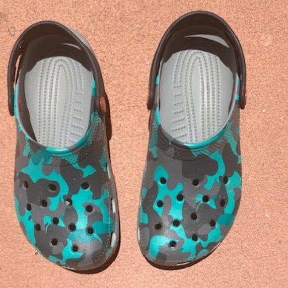 Crocs Adult Gray and Blue Camo - Picture 2 of 4
